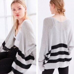 🦋 URBAN OUTFITTERS BDG Knit Gray Stripe Cardigan Sweater Size Small